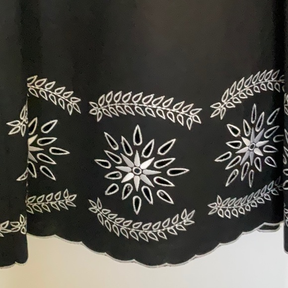 Great little black dress for daytime - Picture 3 of 5